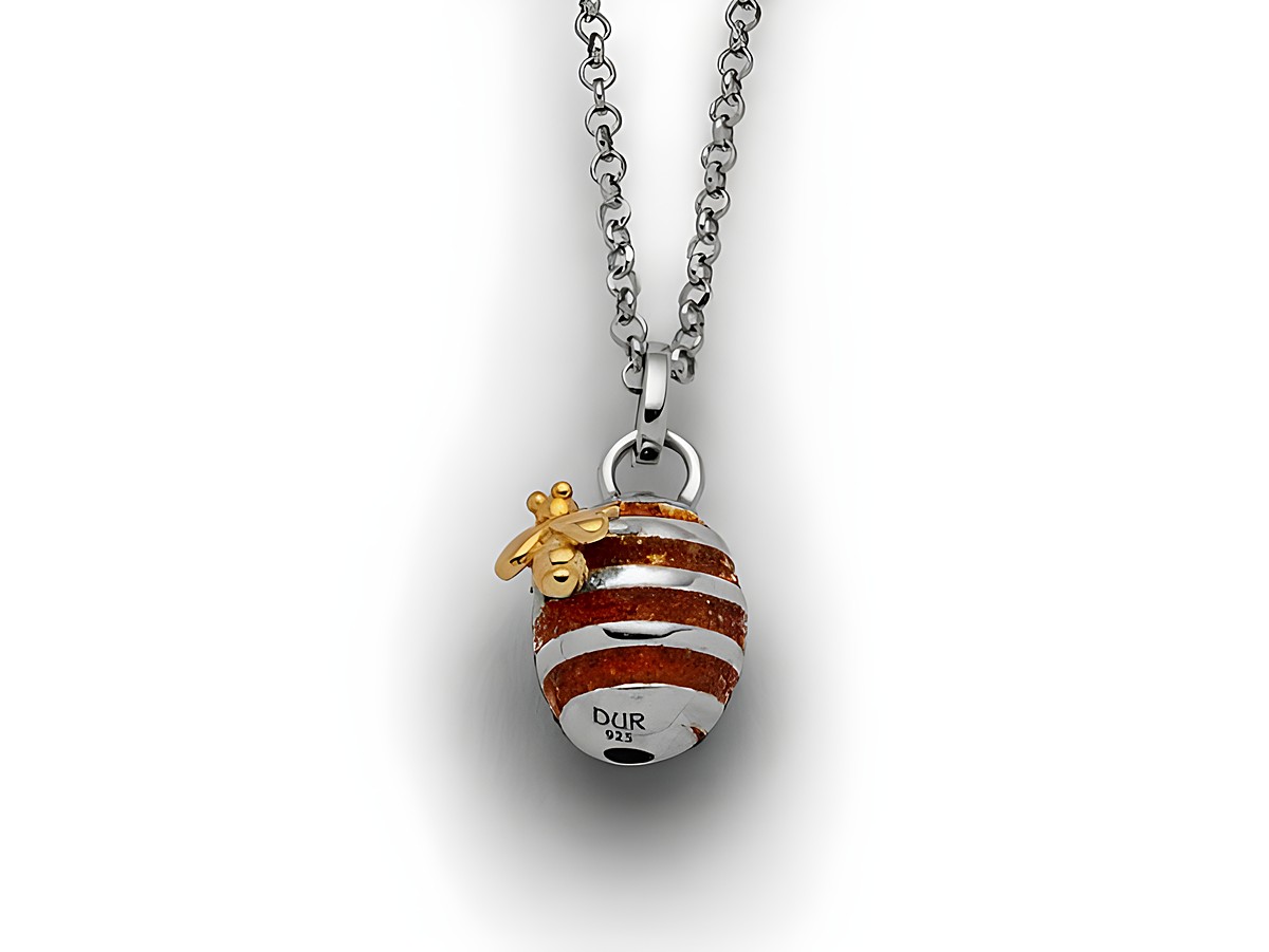 Sterling Silber Kette mit einem kleinen, bernsteinfarbenen Bienenanhänger und gestreiftem Design, Herstellermarke DUR, Gesamtlänge von 42 cm.