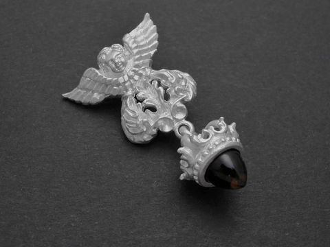 Silber Anhänger in Engel-Form mit glamourösen Details und einem Rauchquarz, Hersteller: Juwelier Harnisch, ideal für besondere Anlässe.