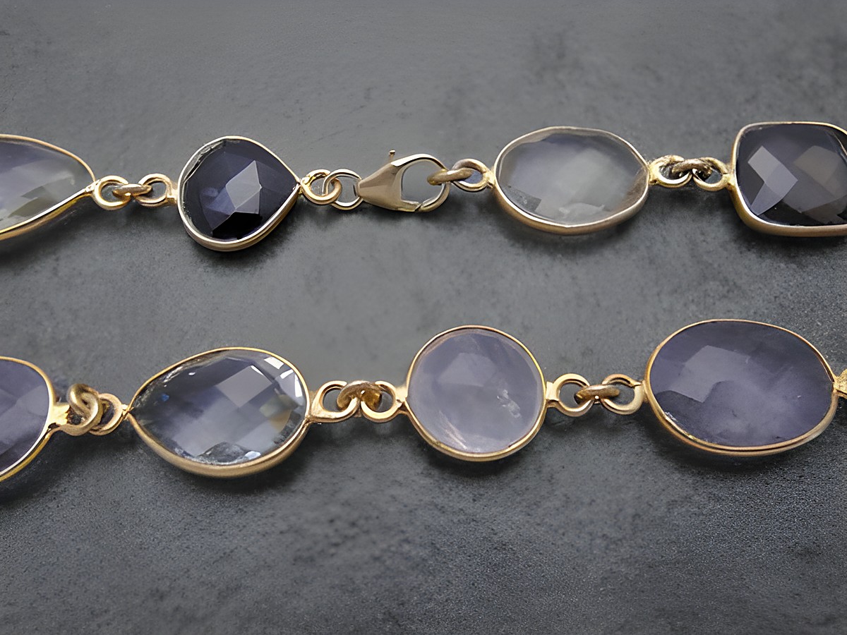 Multisteine Silberkette mit buntem Achat, vergoldet mit Karabiner, 100 cm, Hersteller Juwelier Harnisch, Mittelteil Collier in eleganter Aufmachung. – Ansicht 2