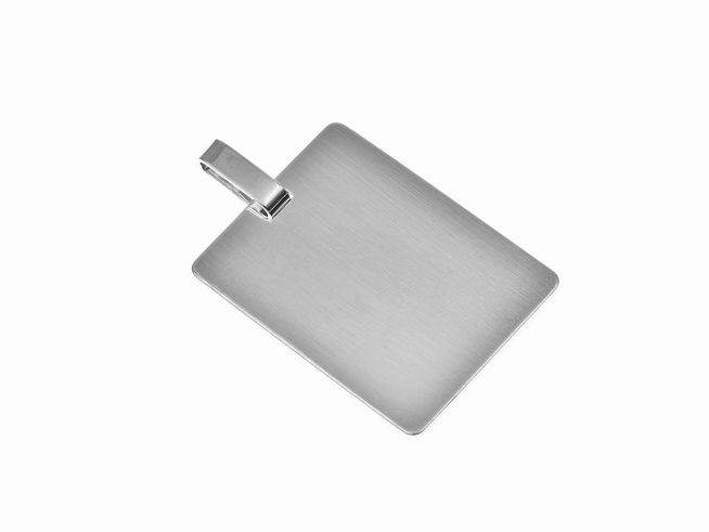 Silber Anhänger rhodiniert mit einer gravierbaren Platte in der Größe 30x23mm vom Hersteller Juwelier Harnisch, schlichtes Design, ideal für persönliche Gravuren.