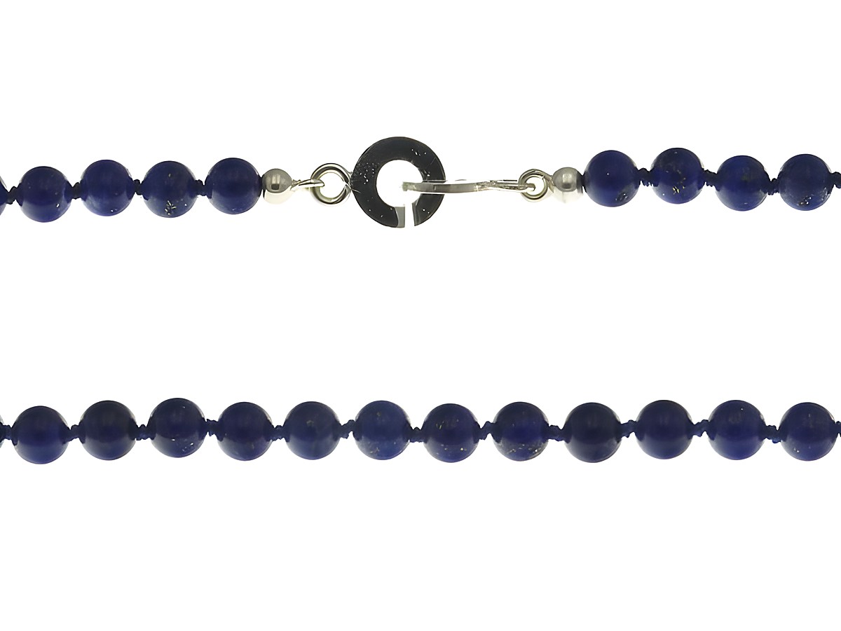 Steinkette 49 cm in Royalblau aus Lapislazuli mit einem praktischen Verschluss von Juwelier Harnisch, strahlendes Design perfekt für jedes Outfit.