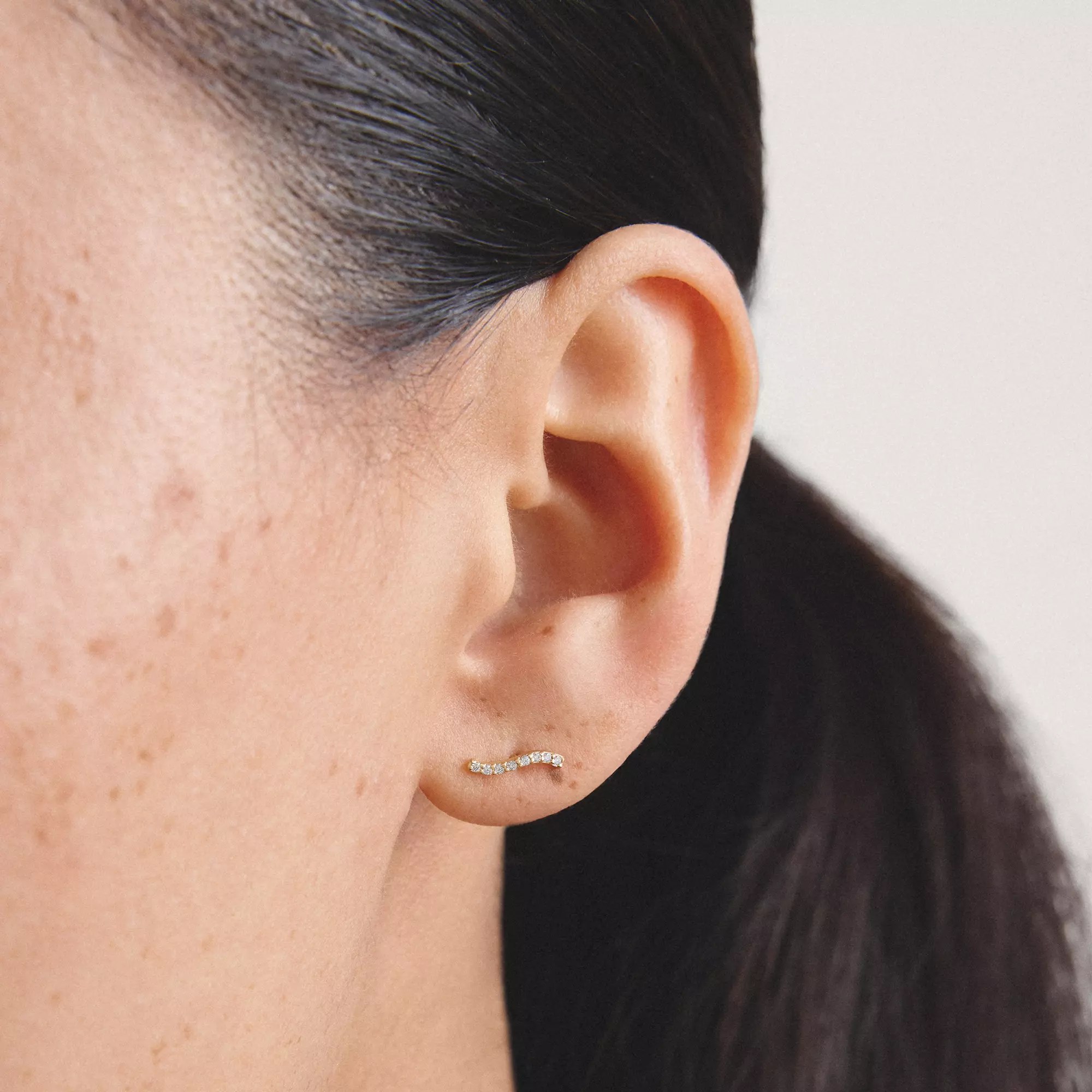 Thomas Sabo Ohrstecker mit weißem Zirkonia – vergoldet – 2,3 mm breit – Ansicht 3
