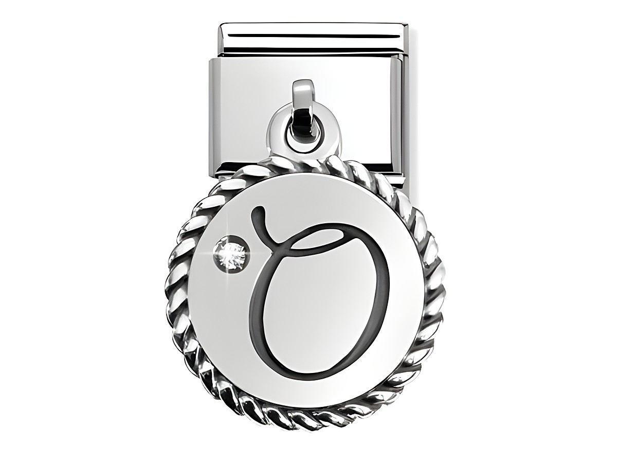 Silberner Buchstabe O von Nomination CHARMS LETTERS mit einem zusätzlichen Glitzerstein, umgeben von einem drehenden Seilrand, elegantes Design für Schmuckanhänger.