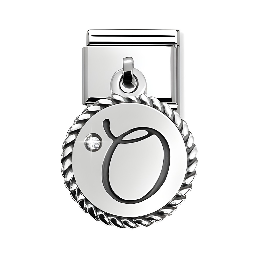 Silberner Buchstabe O von Nomination CHARMS LETTERS mit einem zusätzlichen Glitzerstein, umgeben von einem drehenden Seilrand, elegantes Design für Schmuckanhänger.