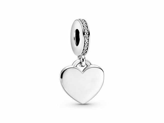 Gravierbarer Silber Herzanhänger von Pandora mit Zirkonia, elegantes Design, ideal als persönliche Geschenkidee oder zur Verzierungen von Armbändern.