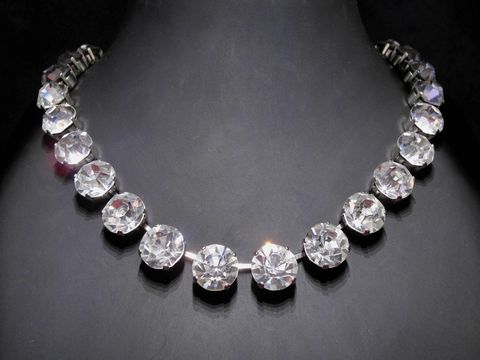 Glamouröse Strasskette in silberfarbener Fassung aus hochwertigem Strassschmuck, 39-42 cm lang, Hersteller Juwelier Harnisch, ideal für elegante Anlässe.