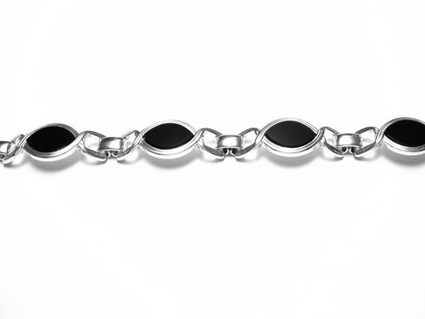 Silber Armband 18 cm mit echtem Onyx -Einzelstück-, Hersteller: Juwelier Harnisch, alt, zeigt eine elegante Anordnung von ovalen Onyx-Steinen und geschwungenen Silberverbindungen.