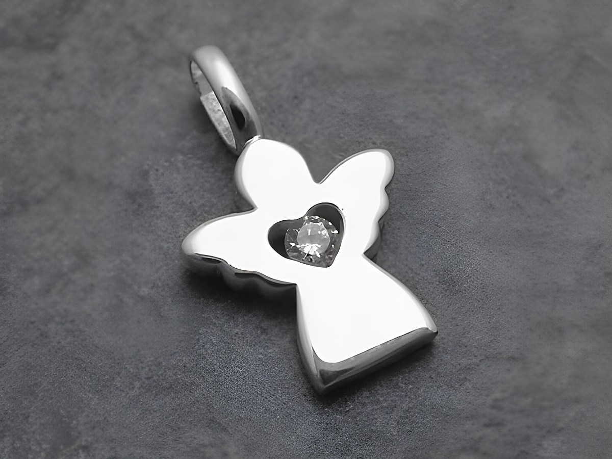 Silber Anhänger Engel mit Herz Zirkonia weiss charmant von Hersteller Juwelier Harnisch in schlichter Form, ideal als liebevolles Schmuckstück für besondere Anlässe.