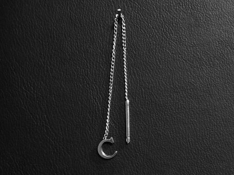 39767-0 Silber Ohrring mit Buchstabe C als Anhänger, geschmackvoller Initialen Ohrhänger von Juwelier Harnisch, modernes Design, ideal für den täglichen Gebrauch oder besondere Anlässe.