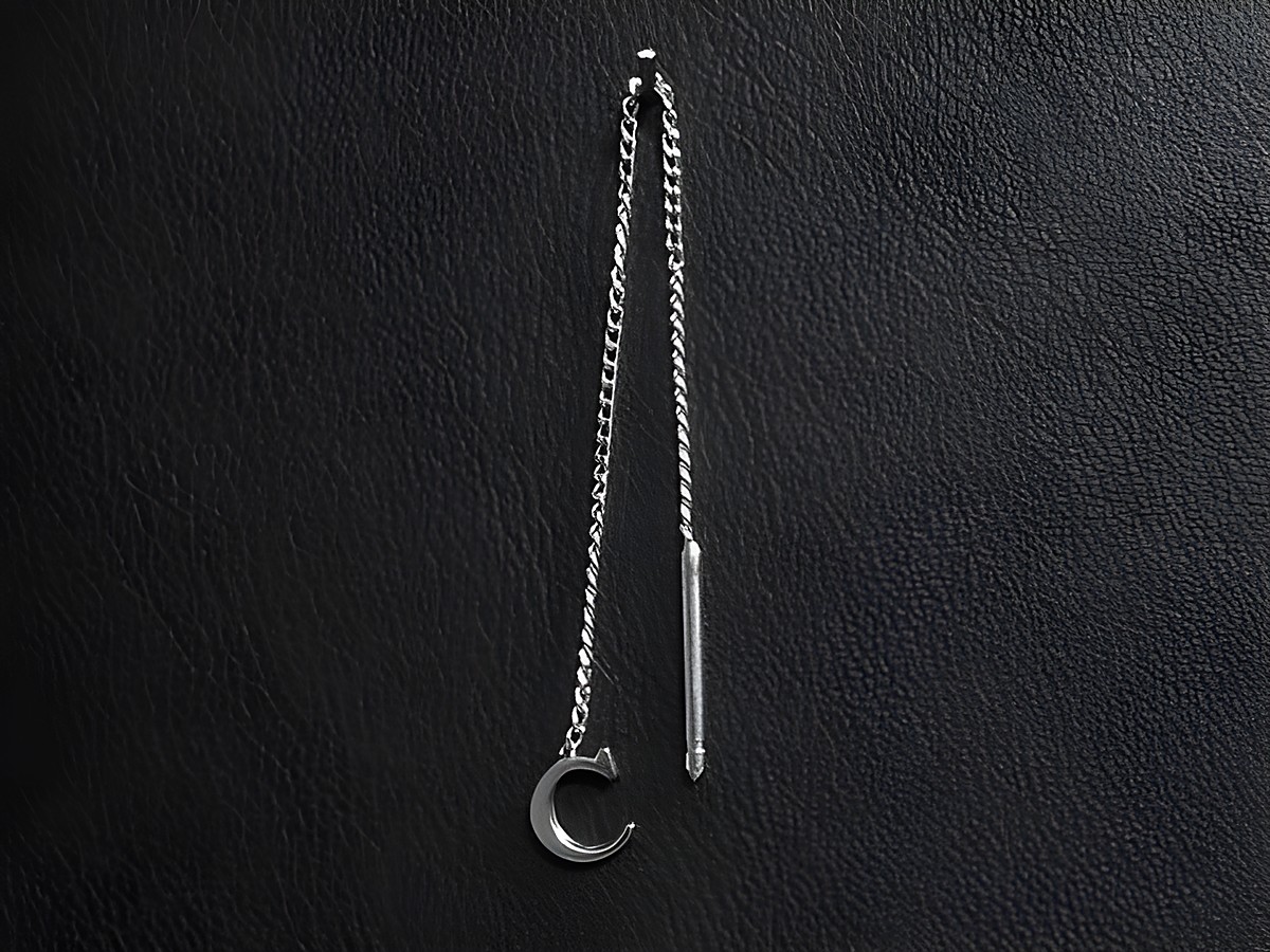 Silber Ohrring mit Buchstabe C als Anhänger, geschmackvoller Initialen Ohrhänger von Juwelier Harnisch, modernes Design, ideal für den täglichen Gebrauch oder besondere Anlässe.