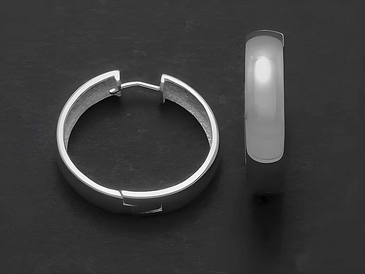 Silber Ohrringe Creolen klassisch 2,2 cm von Juwelier Harnisch bis 25 mm sichtbar, im Vordergrund eine seitliche und eine frontale Ansicht der Creolen.