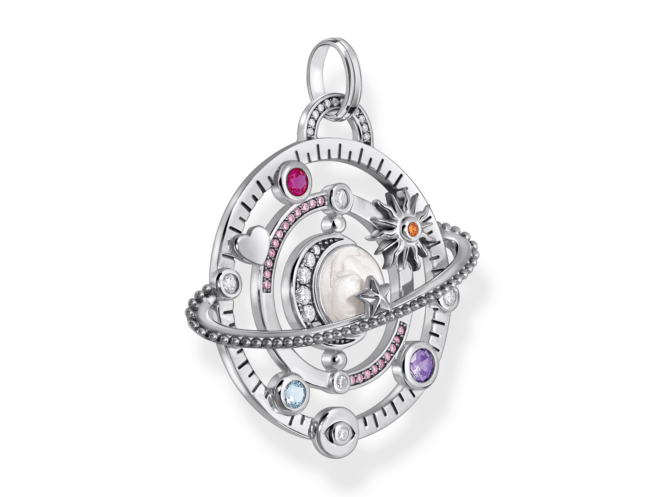 Der Thomas Sabo PE953-318-7 Cosmic Amulet Anhänger zeigt ein kreatives, glänzendes Design mit silberner Oberfläche, bunten Keramikelementen und kunstvollen Steinen in verschiedenen Farben.