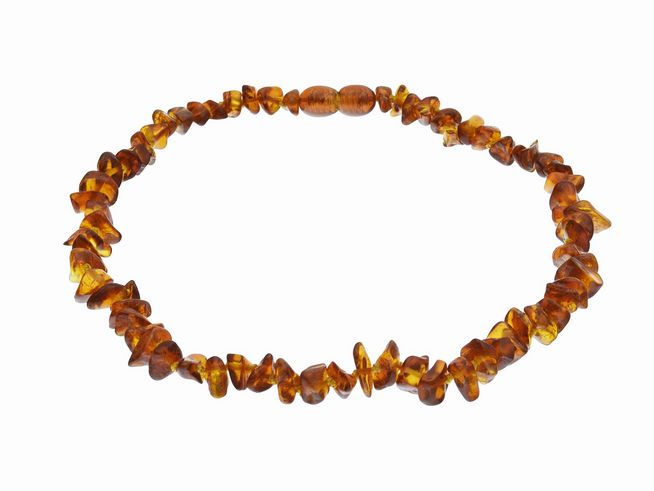 Baby Bernsteinkette in goldbraun, Nuggetform, 36 cm lang, hergestellt von Juwelier Harnisch, ideal für Babys. Schmuckstück aus natürlichen Bernsteinstücken, sanft geschliffen.