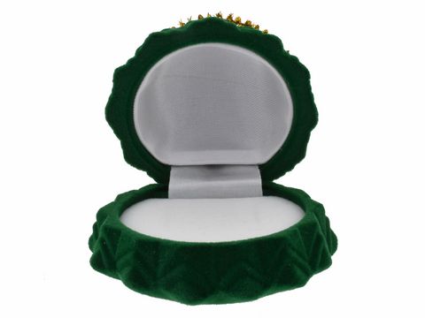 Geschenkschachtel in Form eines Tannenbaums, grün, 7 cm, Hersteller: Juwelier Harnisch, ideal für Weihnachten. Die Box hat ein weiches Innenfutter und dekorative Details.