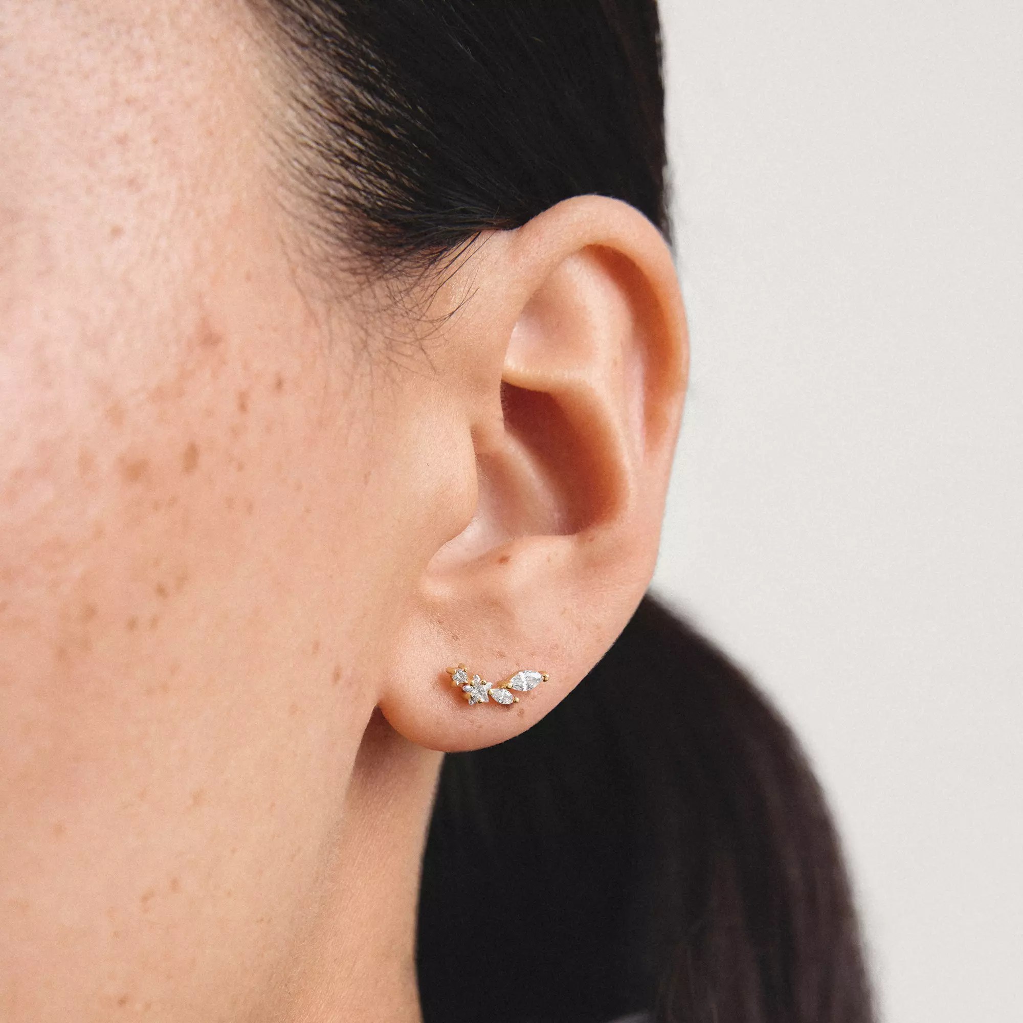 Thomas Sabo Ohrstecker mit weißem Zirkonia – vergoldet – 4 mm breit – Ansicht 3