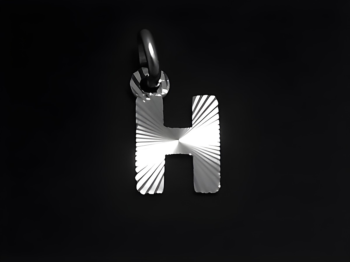 Silber Anhänger mit Buchstaben H in Druck-Diamantschliff, Hersteller Juwelier Harnisch, ideal als persönliches Schmuckstück.