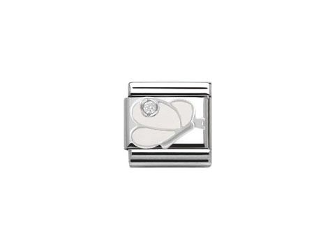 Schmetterling in Weiß mit einem Zirkonia-Einsatz auf einem Silberband, gefertigt von Nomination, Serie SilverShine, elegantes und zeitloses Design.