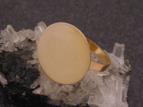 Goldring flexibel Gold 333 Gr. 56 verstellbar, Hersteller Juwelier Harnisch bis Gr. 56/18, schlichtes Design auf einem Kristalluntergrund, ideal für individuelle Gravuren.