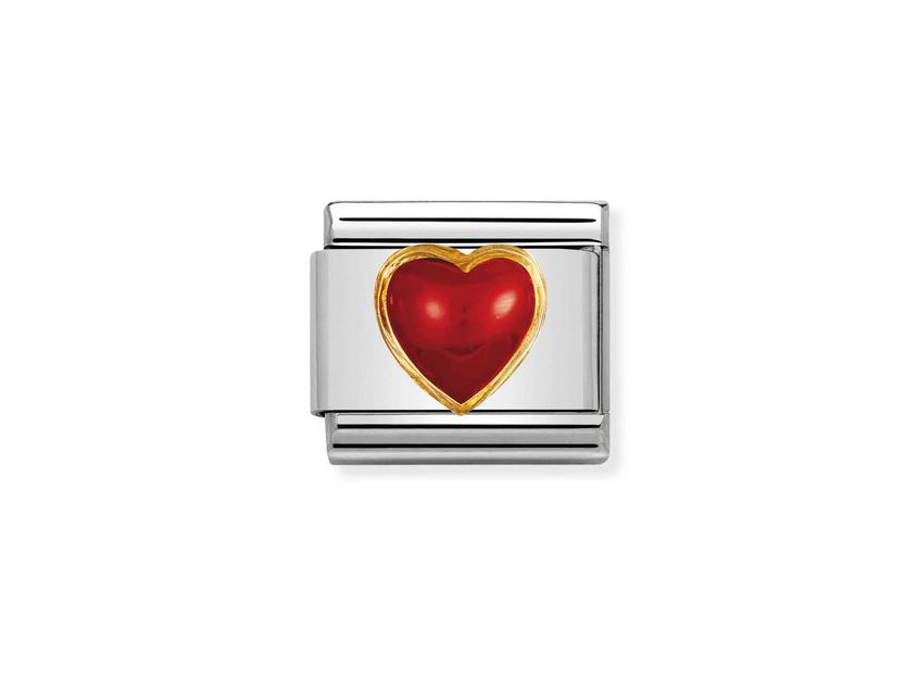 Ein silberner Charm mit einer roten Herzmotivation, umgeben von einem feinen goldenen Rand. Der Charm gehört zur Kollektion NOMINATION Classic STEINE HERZ KORALLE ROT 030501 11 des Herstellers Nomination und symbolisiert Liebe.