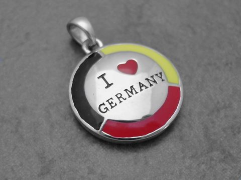 I love Germany Anhänger aus rhodiniertem Sterling Silber in den Farben Schwarz, Rot und Gold mit der Aufschrift I love Germany, Hersteller Juwelier Harnisch, Deutschland Fanartikel.