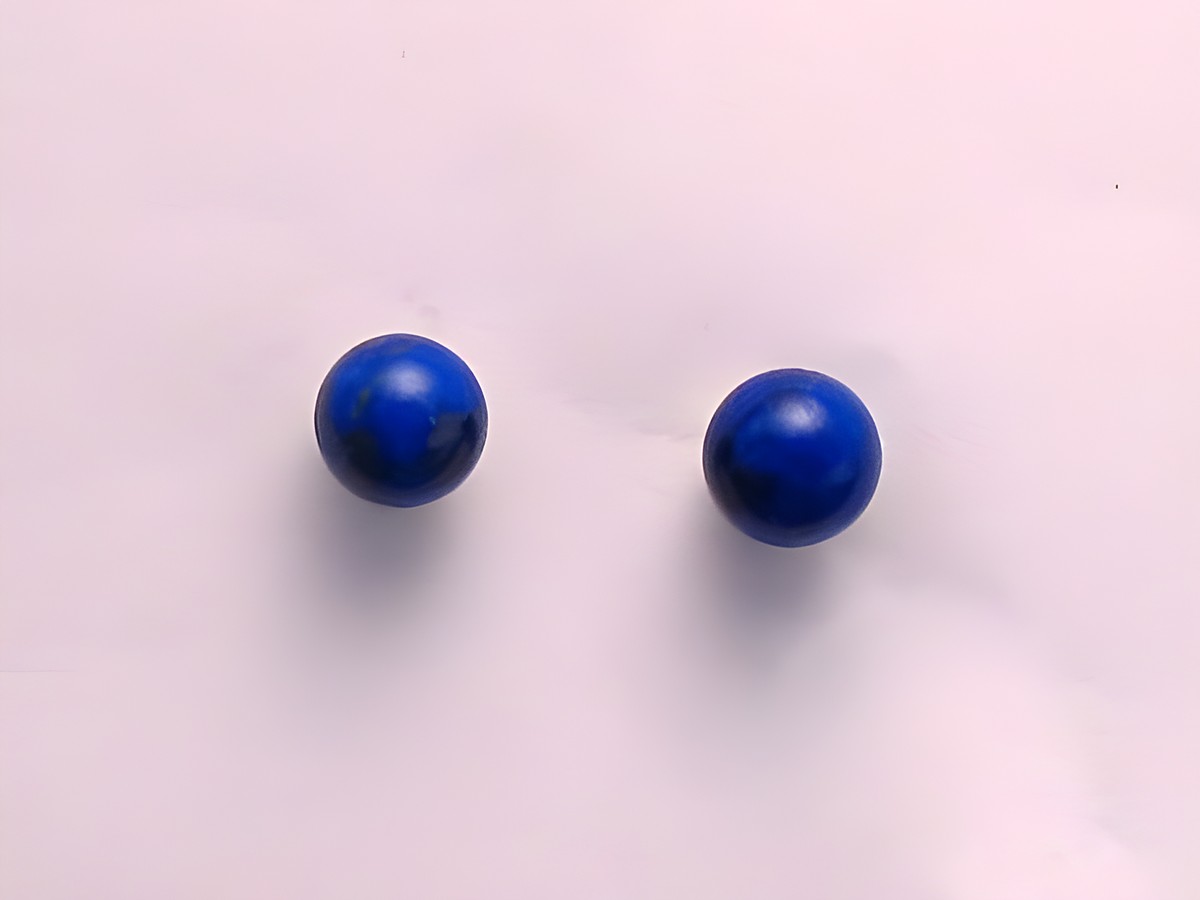 Runde Goldohrringe 585 mit aufregendem Lapis von Juwelier Harnisch, zauberhaft in blauer Farbe, perfekt für elegante Anlässe.