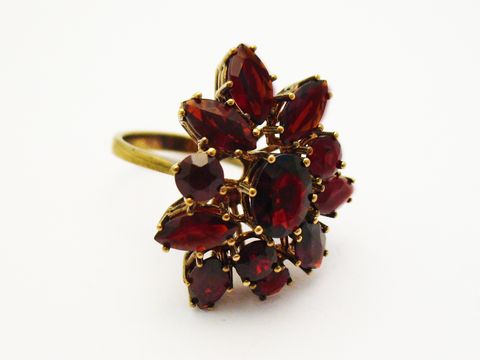 41068-0 Goldring Granat opulent aus 333 Gelbgold in Gr. 55, hergestellt von Juwelier Harnisch, besetzt mit roten Granatsteinen in kunstvollem Design, bis Gr. 56/18 verfügbar.