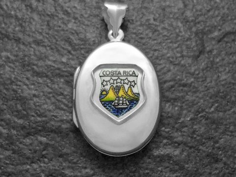 Silbernes Medaillon mit dem Wappen von Costa Rica, farbenfroh gestaltet und in ovaler Form, hergestellt von Juwelier Harnisch, ideal für Sammler und Liebhaber von Costa Rica.