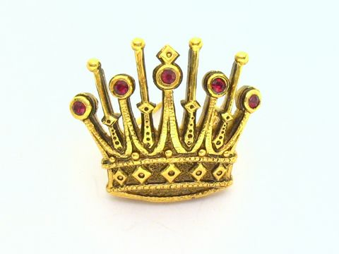Brosche im Sexy City Look in Form einer Krone mit roten Strasssteinen, Hersteller Juwelier Harnisch, hochwertige Verarbeitung und glamouröses Design, ideal für festliche Anlässe.