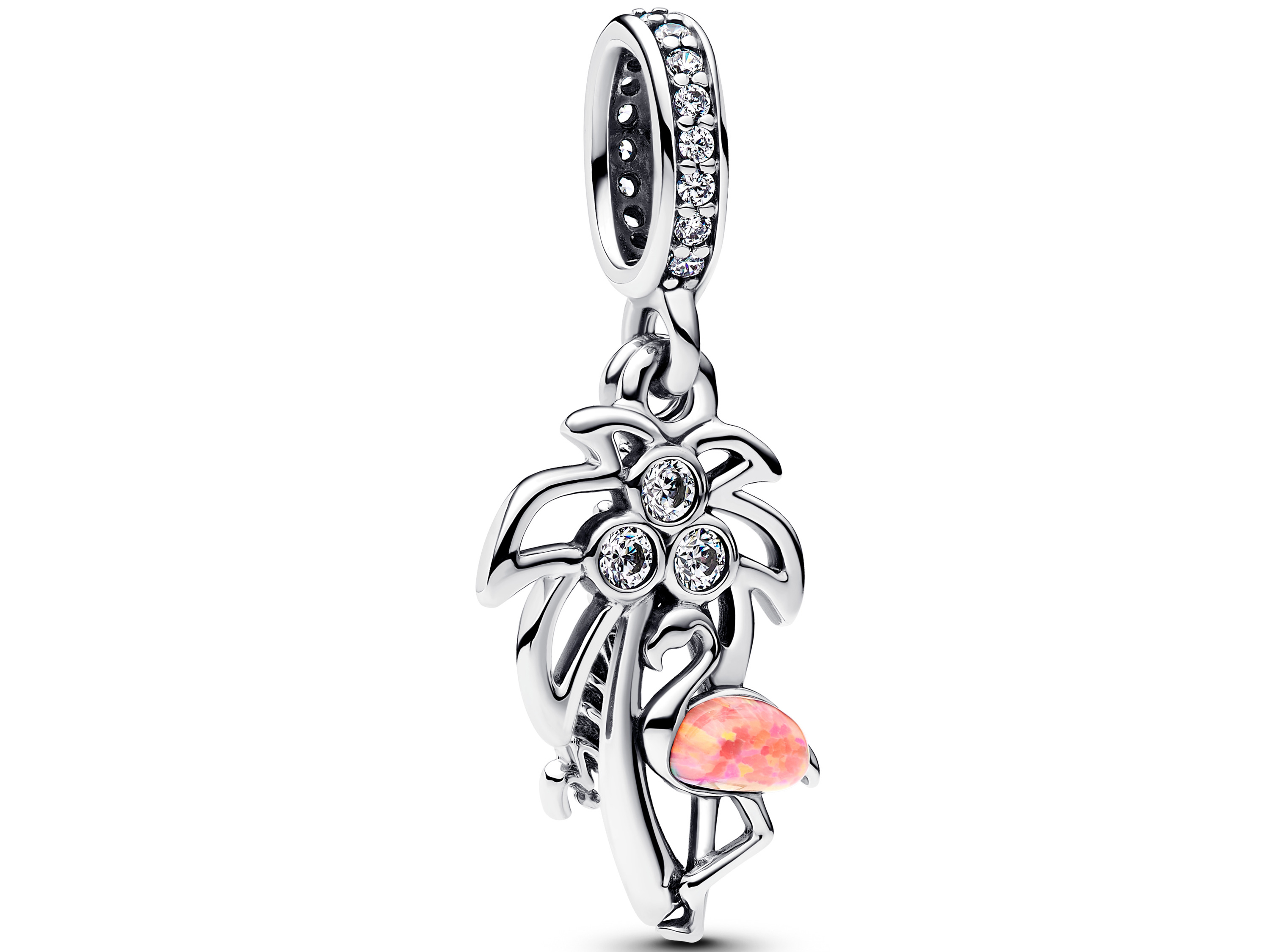 Ein hängender Charm von Pandora aus Sterling Silber mit einer Palmen- und Flamingo-Darstellung, verziert mit funkelnden Steinen und einem opalisierenden Detail in Rosa.