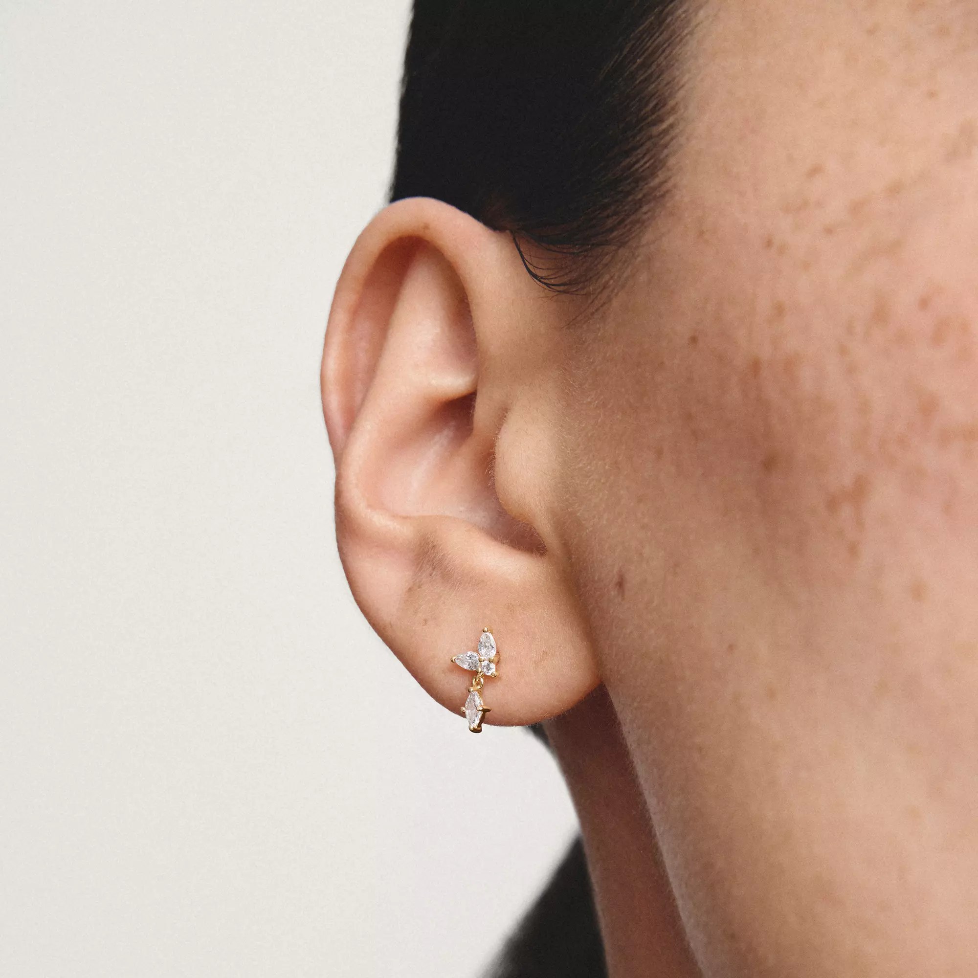 Thomas Sabo Ohrstecker mit weißem Zirkonia – vergoldet – 5 mm breit – Ansicht 4