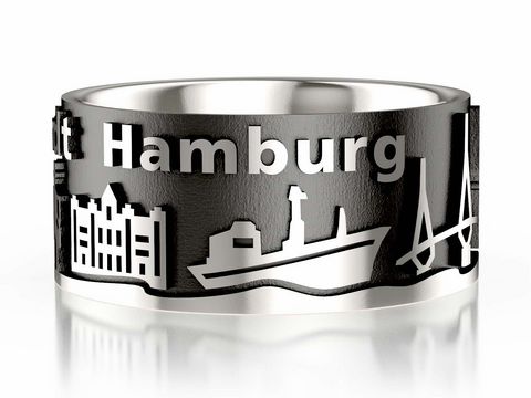 300833-0 Silberner Ring mit geschwärztem Design, geprägt mit Hamburger Motiven wie Schiffen und Gebäuden, 10 mm breit, Größe 52, von Juwelier Harnisch, Hamburg.