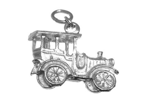 Sterling Silber Anhänger in Form eines Oldtimer Autos, gefertigt vom Juwelier Harnisch, detailreich gearbeitet und ideal für Fahrzeugliebhaber.