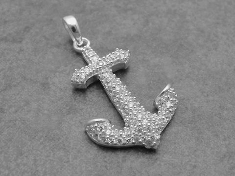 Silber Anhänger in Form eines Ankers, verziert mit weißen Zirkonia, bezaubernd und ideal für maritim inspirierte Schmuckliebhaber. Hersteller: Juwelier Harnisch, Maritim + Seefahrt.