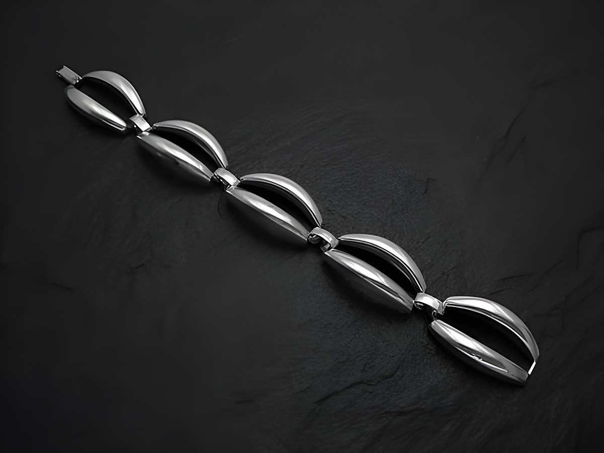 Armband Silberauflage 19,5 cm lang neues Modell vom Hersteller Juwelier Harnisch mit stilvollem Design und glänzender Oberfläche, ideal für elegante Anlässe.