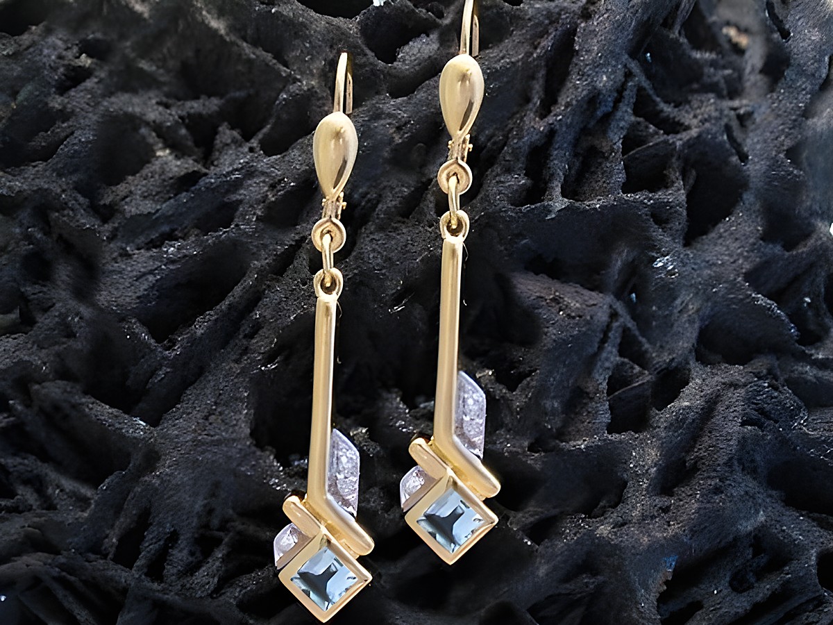 Ohrringe Gold 750 Ohrhänger Aquamarin und Diamant bicolor von Juwelier Harnisch, elegantes Design mit funkelnden Steinen. Ideal für besondere Anlässe.