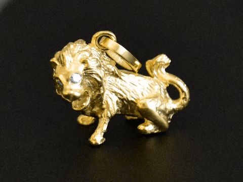 Löwe Gold Anhänger Handarbeit mit Brillanten aus 585 Gold, Hersteller Juwelier Harnisch, detailreiche Darstellung eines Tieres. Ideal für Schmuckliebhaber.