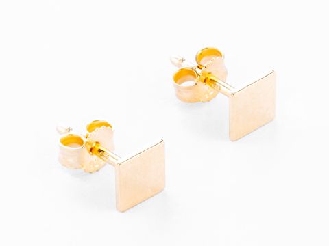 Vierkant Ohrstecker modern Silber vergoldet von Juwelier Harnisch ohne Stein. Elegantes Design, ideal für jeden Anlass. Hochwertige Verarbeitung und zeitloser Stil.