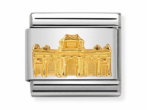 Die goldene Darstellung der Puerta de Alcalá aus Madrid auf einem silbernen Modul von Nomination, das Monumente und Denkmäler verewigt.