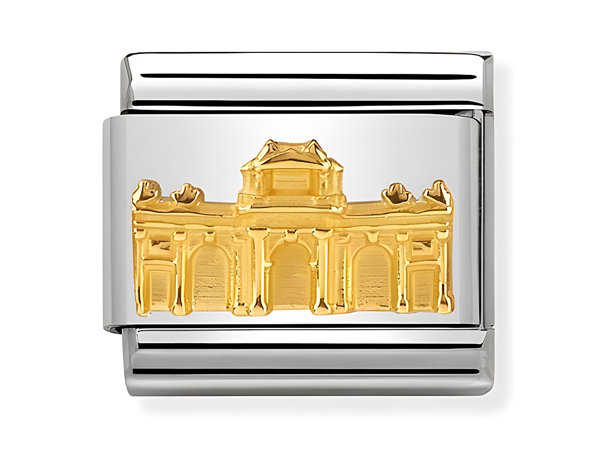 Die goldene Darstellung der Puerta de Alcalá aus Madrid auf einem silbernen Modul von Nomination, das Monumente und Denkmäler verewigt.