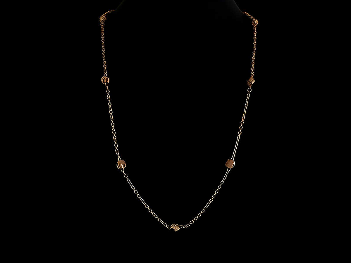 Lange Kette XXL vergoldet mit Rundankern und Knotenelementen, 67 cm, gefertigt vom Juwelier Harnisch, ideal für elegante Anlässe, zeitloses Design in hochwertiger Ausführung.