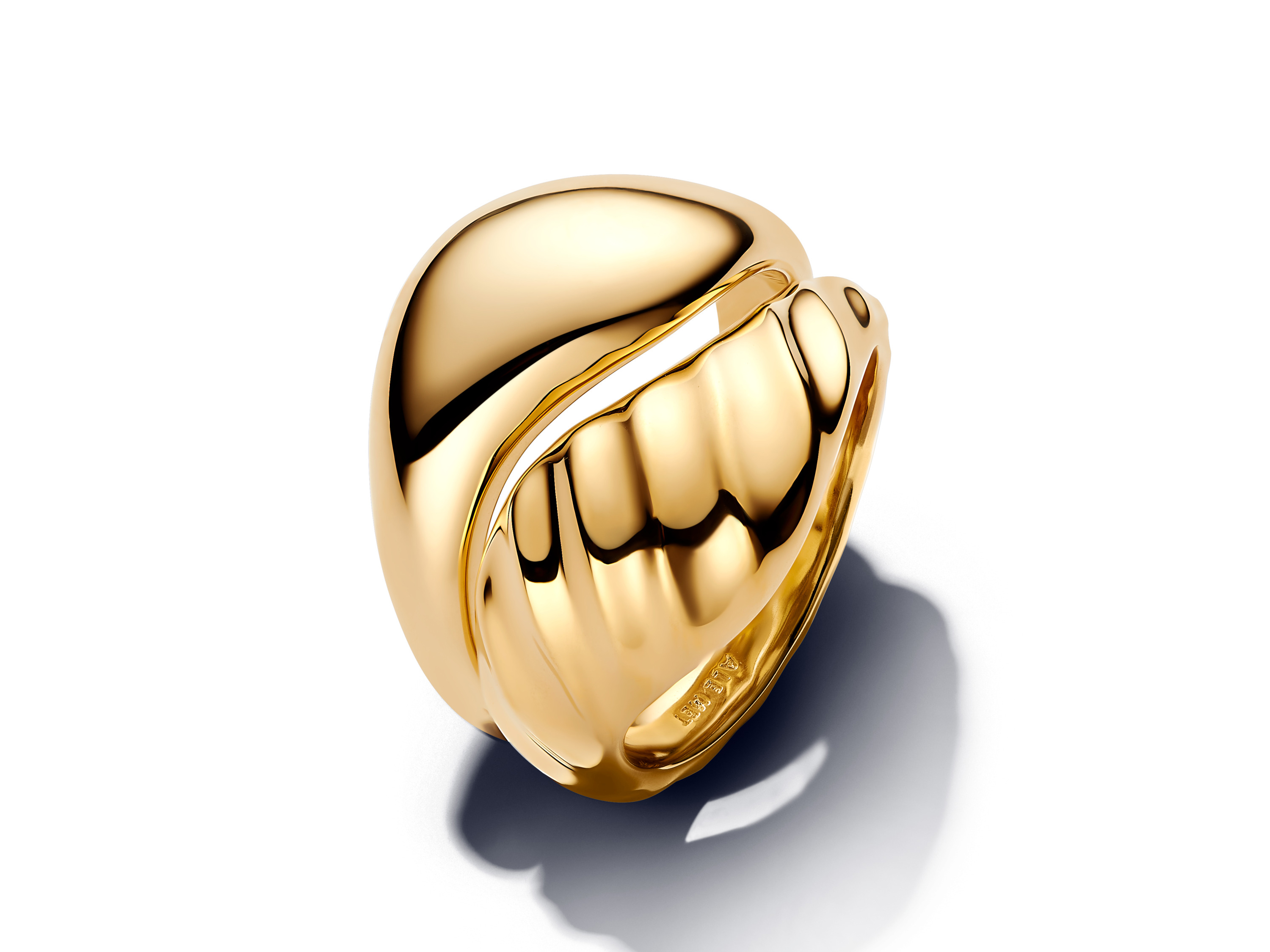 Zwei polierte und gestreifte Stapelringe aus Gelbgold Vergoldung in Größe 60, elegant und detailverliebt, ideal für jeden Anlass, Hersteller Pandora, Neuheiten.