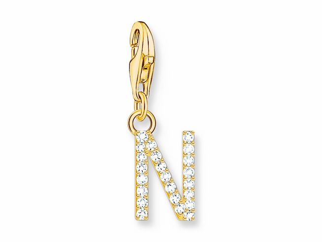 Charm-Anhänger in Form des Buchstabens N aus Silber mit vergoldetem Finish, besetzt mit funkelndem Zirkonia in Weiß, ideal für individuelle Halsketten oder Armbänder.