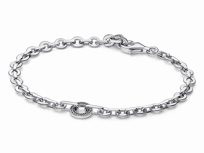 Ausdrucksstarkes Pavé Armband von Pandora aus Sterling Silber mit Zirkonia, 18 cm lang, elegantes Design mit einem modernen Verschluss und feinen Gliederdetails.