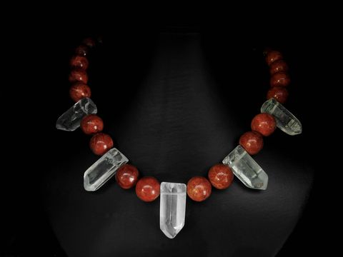 Schaumkoralle und Bergkristall Kette aus 925 Silber mit glitzernd mattiertem Magnetverschluss, 49 cm lang, hergestellt von Juwelier Harnisch, ideale Korallenketten für eleganten Stil.