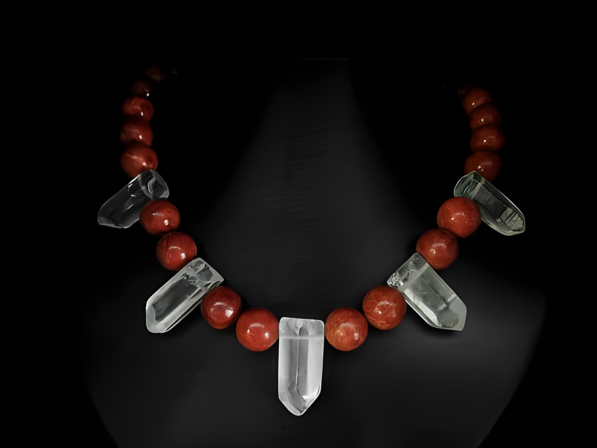 Schaumkoralle und Bergkristall Kette aus 925 Silber mit glitzernd mattiertem Magnetverschluss, 49 cm lang, hergestellt von Juwelier Harnisch, ideale Korallenketten für eleganten Stil.