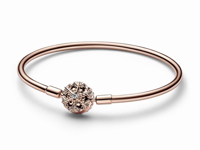Pandora Armband 582338C01-17 mit Schneeflockenmotiv in Roségold Vergoldung, die Länge beträgt 17 cm, perfekt für stilvolle Ergänzungen. Ideal für die Kollektion von ROSE Armbändern.