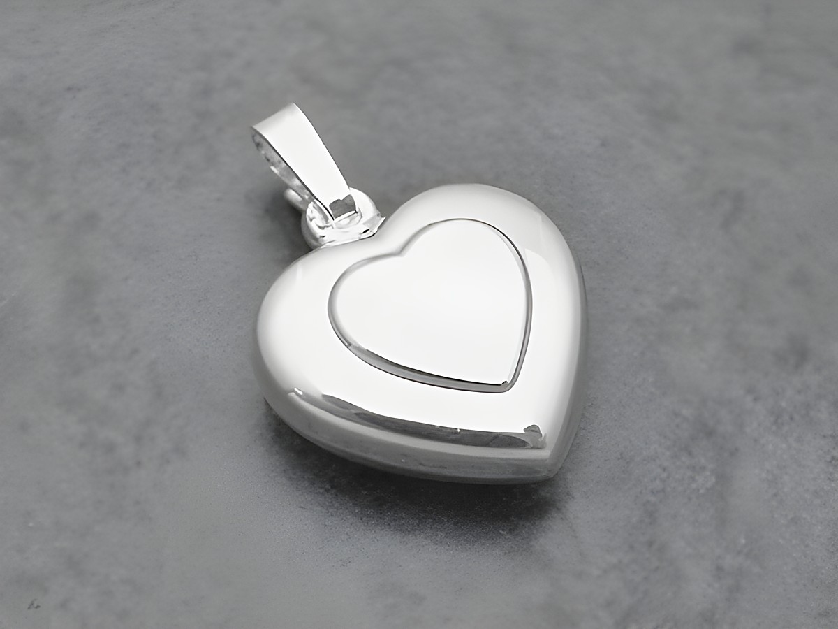 Anhänger Herz aus Sterling Silber, ansprechend und plastisch gestaltet, Hersteller Juwelier Harnisch, ideal als romantisches Geschenk oder persönliche Schmuckstück.