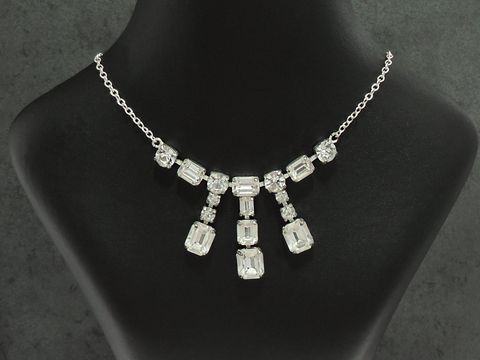 Moderne Strass Collier Kette in weiß von Juwelier Harnisch, gefertigt aus Sterling Silber mit silberfarbener Optik, Länge 38-45 cm, stilvolles Schmuckstück mit funkelnden Steinen.