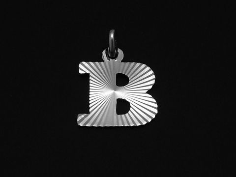 Anhänger in Form des Buchstabens B aus rhodiniertem Sterling Silber, hergestellt von Juwelier Harnisch, glänzende Oberfläche mit feiner Musterung.