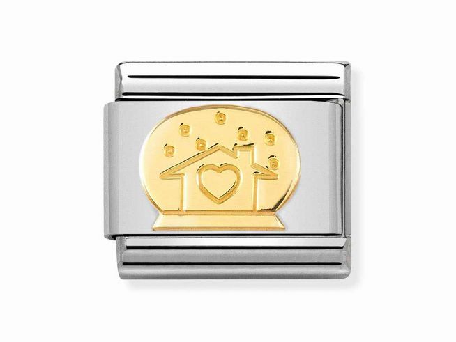 403014940-0 Schneekugel-Haus aus Edelstahl und Gold mit einem herzförmigen Fenster und verschneitem Hintergrund, symbolisiert Weihnachten, ideal für eine festliche Dekoration.